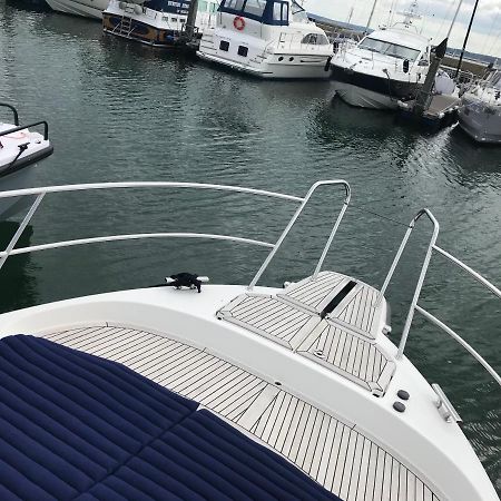 Adelphi B A Delightful 6 Berth Boat Hotel Lymington Esterno foto