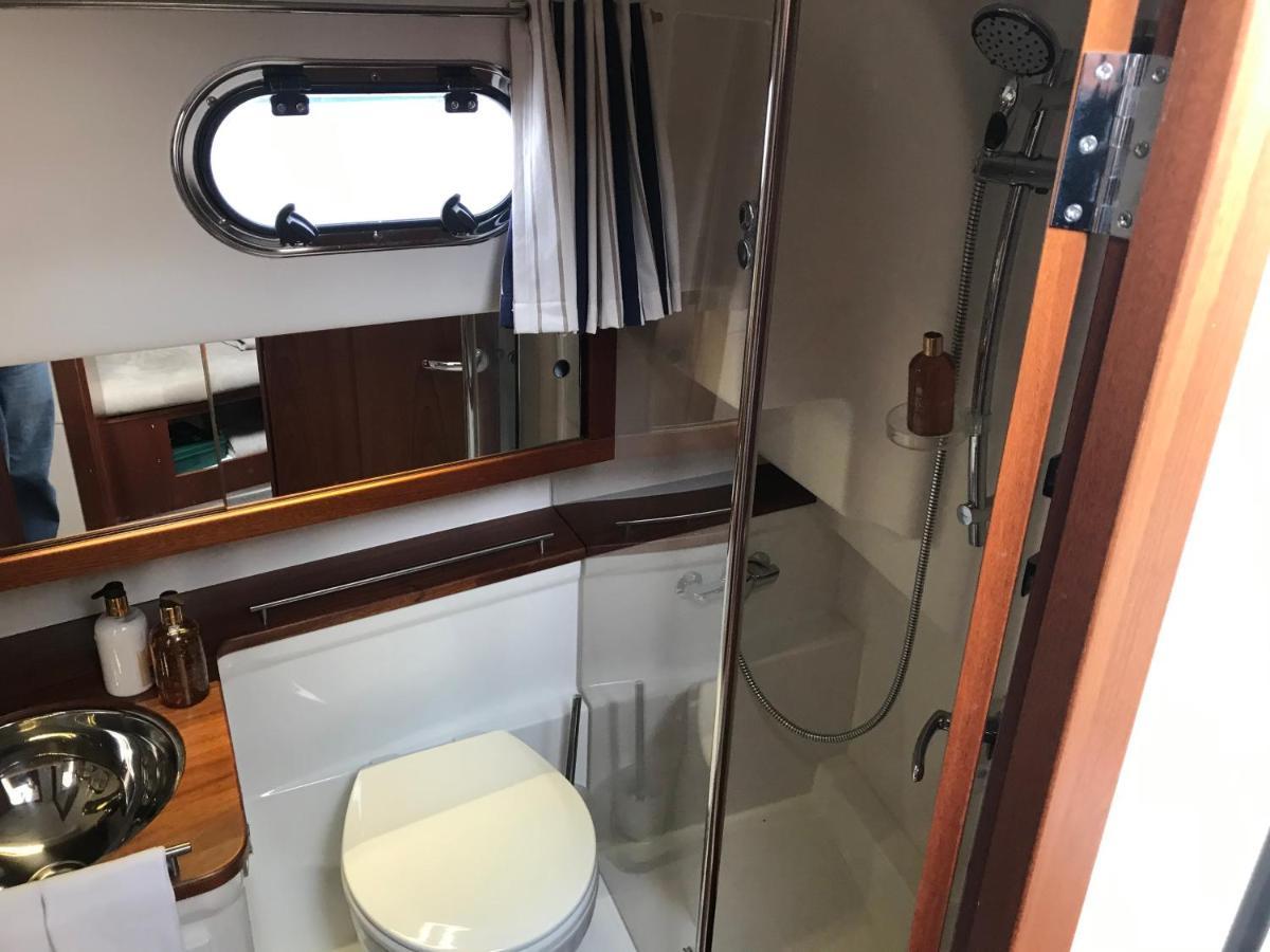 Adelphi B A Delightful 6 Berth Boat Hotel Lymington Esterno foto