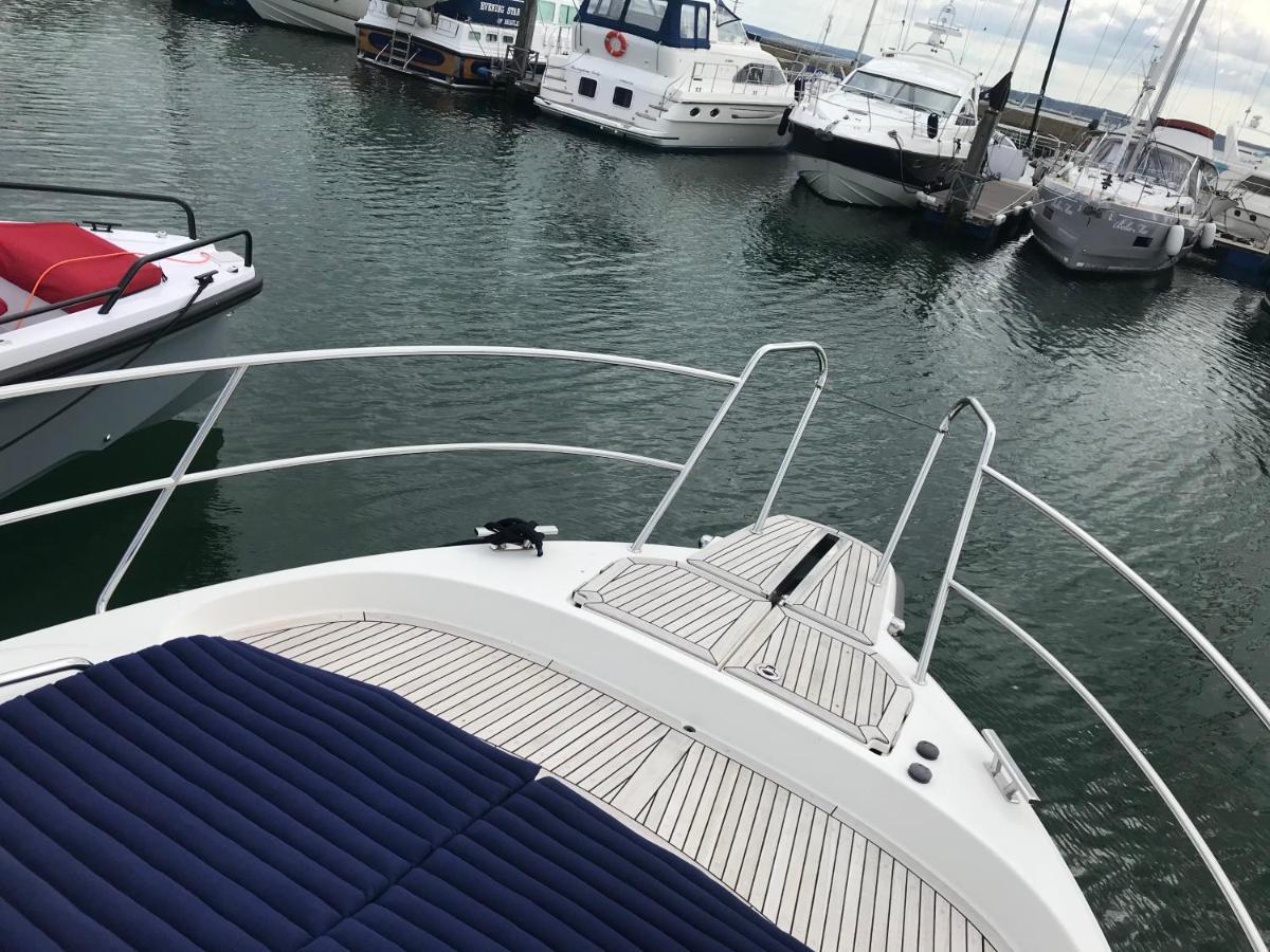Adelphi B A Delightful 6 Berth Boat Hotel Lymington Esterno foto