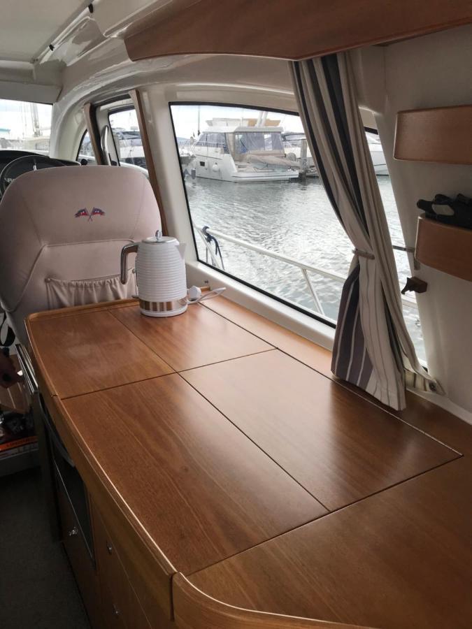 Adelphi B A Delightful 6 Berth Boat Hotel Lymington Esterno foto